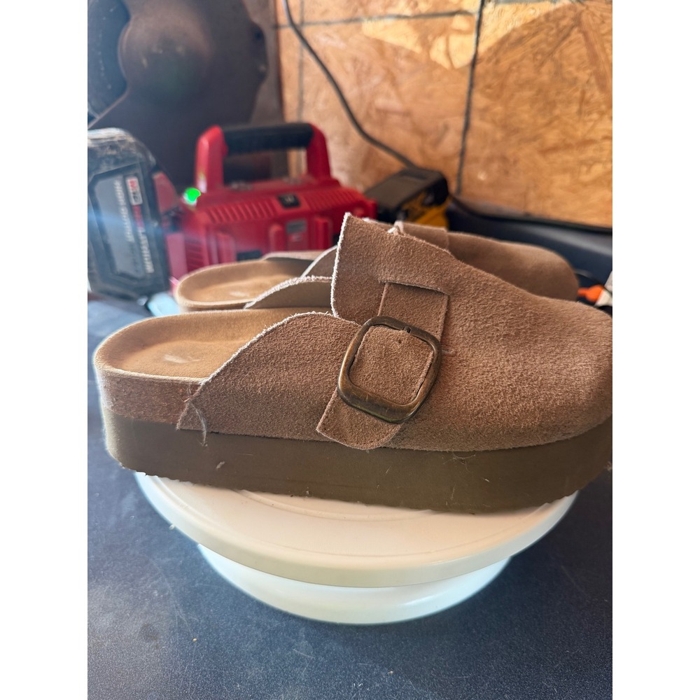 Cushionaire Lane Platform Clogs Suede Buckle Mules Taupe Brown Womens 9M